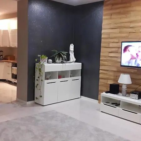 Homestay Apartament Tarsis *